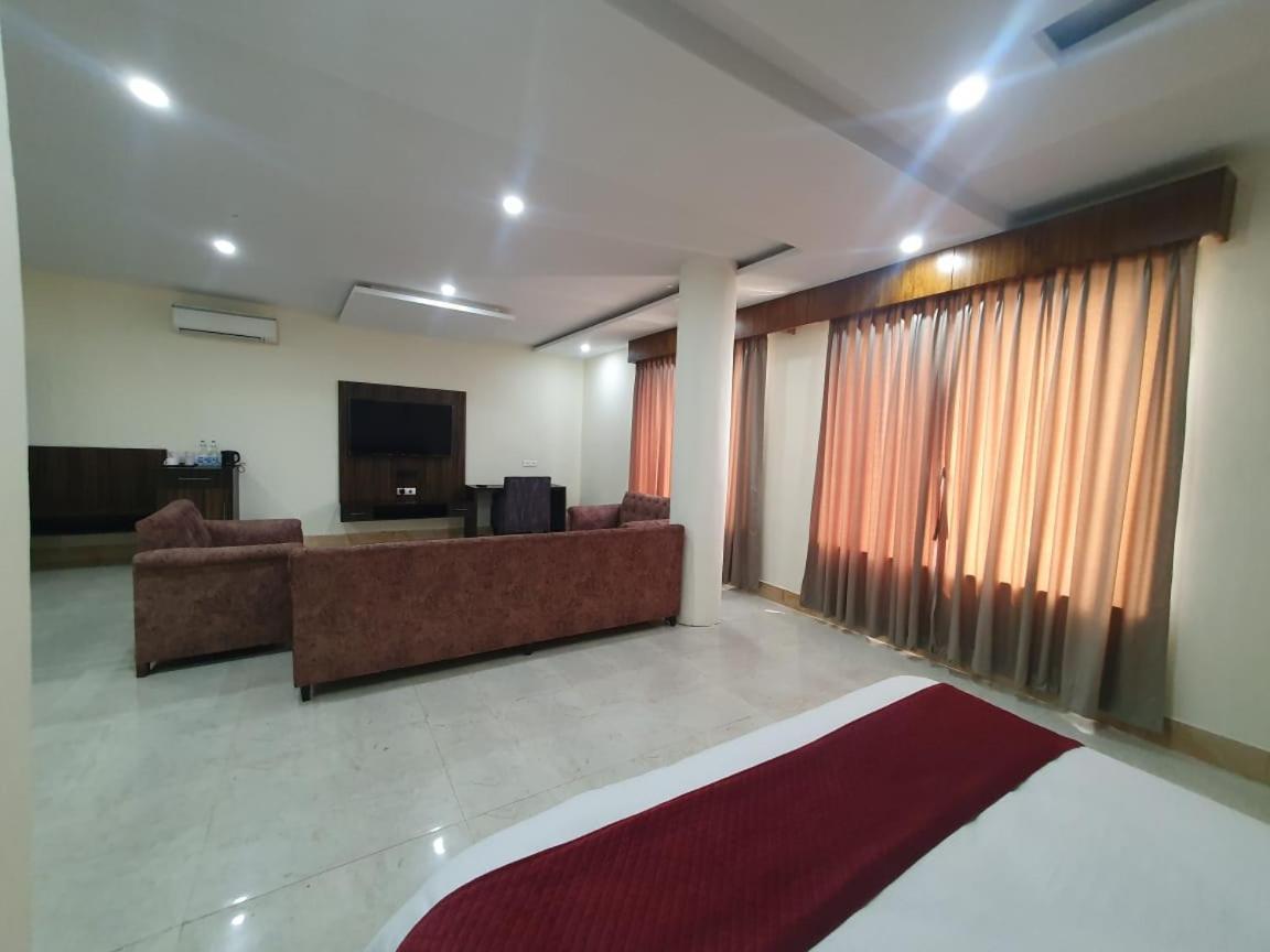 Akash Hotel Managed By Jk Hotels & Resorts Kathua Kültér fotó